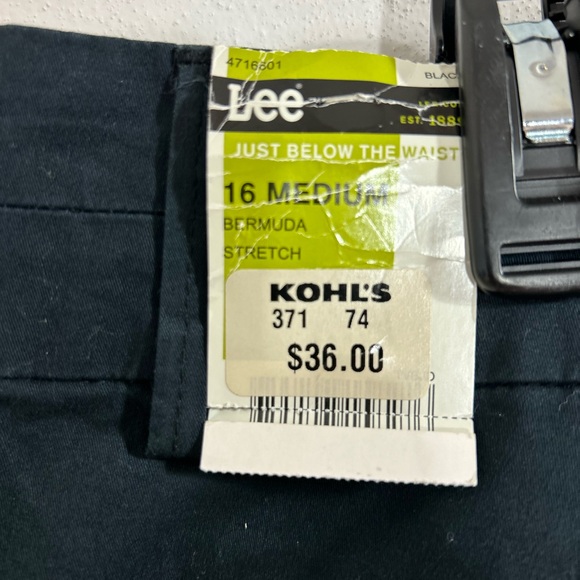 Lee NWT Women's Black Bermuda Natural Fit Zip Shorts Size 16 - Picture 2 of 9